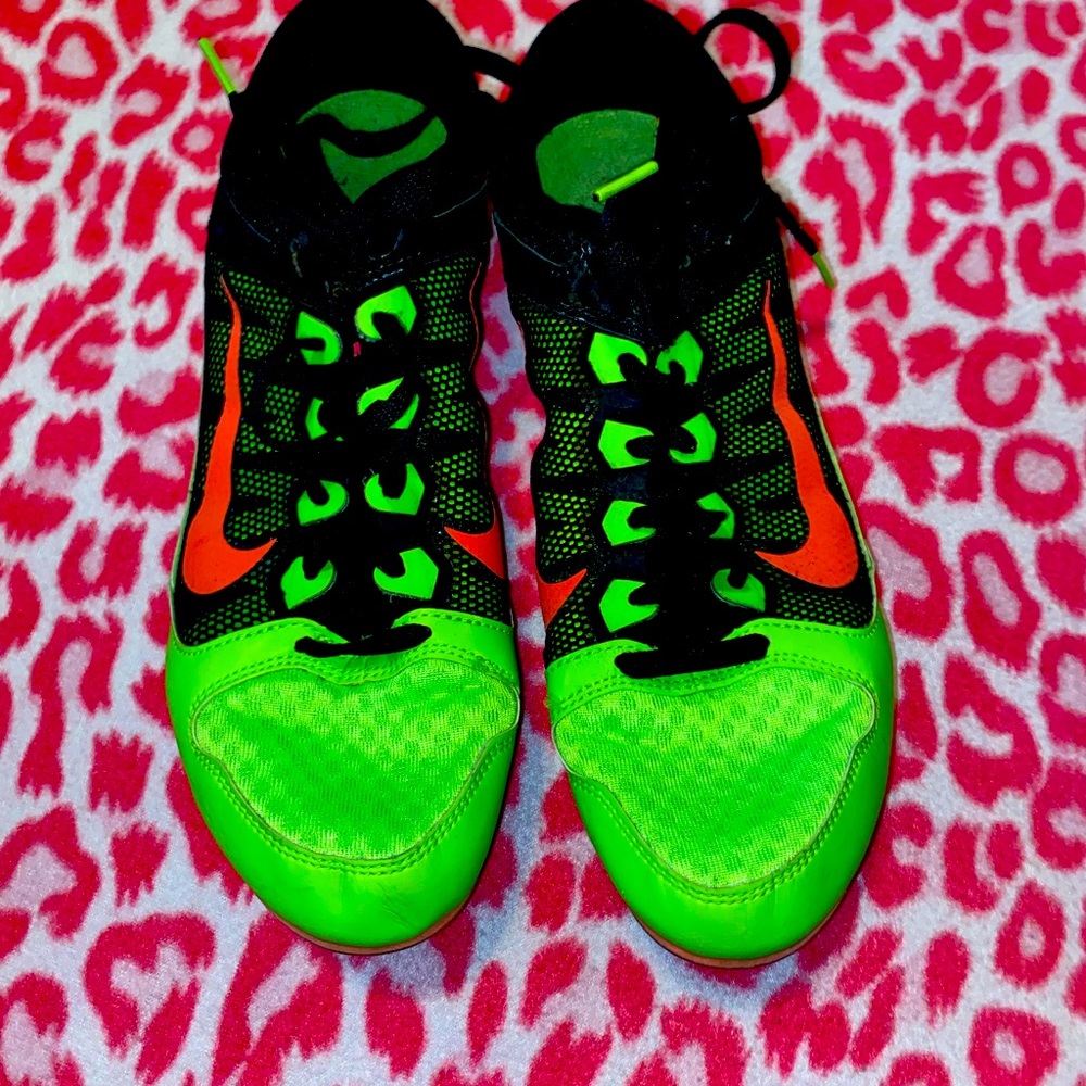 Soccer shoes athletic shoes worn a couple of times can’t fit them anymore